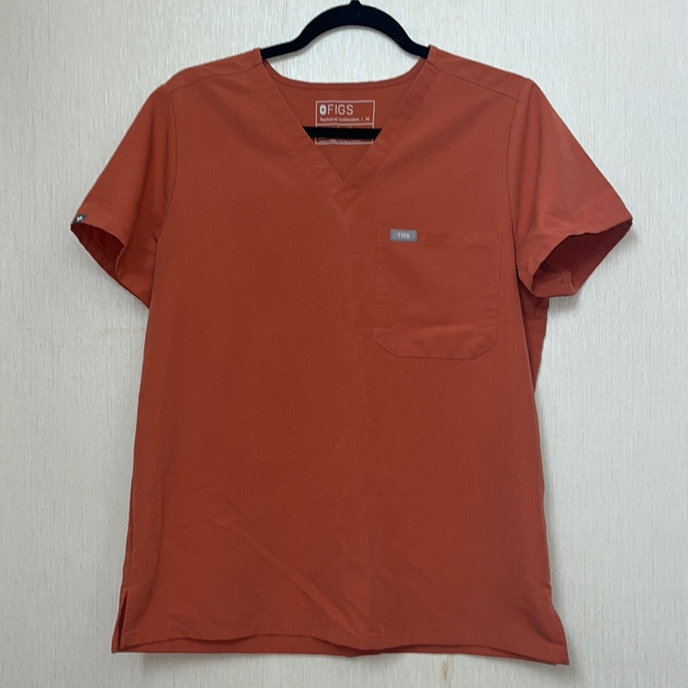 FIGS Women’s Terracotta Catarina One Pocket Scrub Top